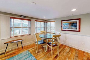 Dining - Downtown beachfront loft-style condo with central AC & W/D - walk to boardwalk (Rehoboth Beach)