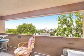 Property grounds - Renovated Rehoboth Beach condo with ocean-view balcony - walk to beach (Rehoboth Beach)