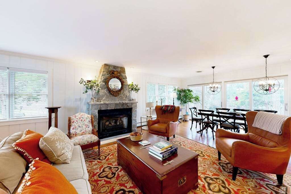 TV, fireplace, offices