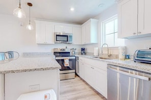 Fridge, microwave, oven, stovetop - Rehoboth Beach House with outdoor pool, clubhouse, & washer/dryer (Rehoboth Beach)