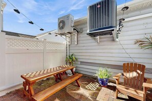 Outdoor dining - The Villages of Five Points condo w/community pools, tennis courts, shops (Lewes)