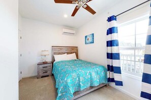 Iron/ironing board, WiFi, bed sheets - Rehoboth Beach House-Inviting space with pool, fast WiFi, & W/D (Rehoboth Beach)