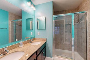 Douche, serviettes fournies