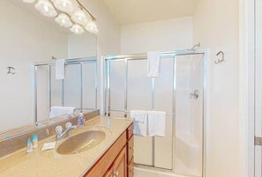 Shower, hair dryer, towels - The Tides - Relaxing stay with a patio and grill - pool & easy beach access (Rehoboth Beach)