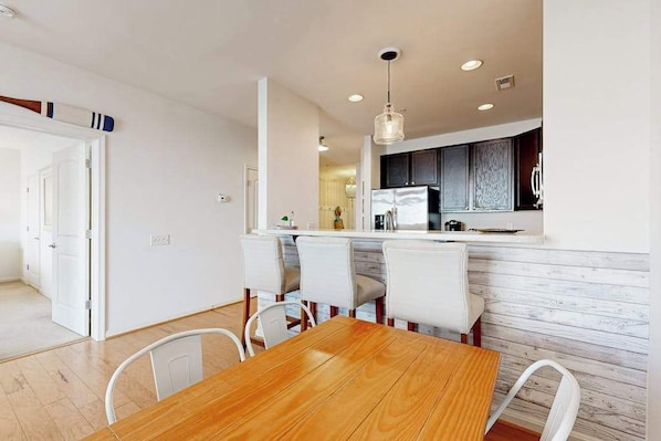 Dining - Grande at Canal Pointe pet friendly condo w/shared pool, tennis courts & gym (Rehoboth Beach)