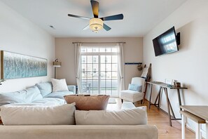 TV, offices - Grande at Canal Pointe pet friendly condo w/shared pool, tennis courts & gym (Rehoboth Beach)