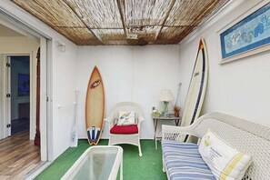 Interior - Maplewood pet friendly house w/shared pool, W/D & free WIFI (Rehoboth Beach)