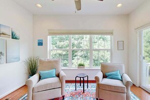 TV, DVD player, offices - Grande at Canal Pointe spacious condo w/shared pool, W/D & free WIFI (Rehoboth Beach)
