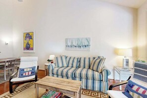 TV, DVD player, offices - Grande at Canal Pointe spacious condo w/shared pool, W/D & free WIFI (Rehoboth Beach)