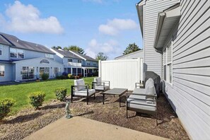 Terrace/patio - Eagles Landing townhome with pool and tennis access, patio & grill (Rehoboth Beach)