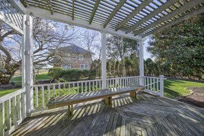 Terrace/patio - Classic 1920s oceanfront home & cottage with AC, bikes, grill - walk to beach (Rehoboth Beach)