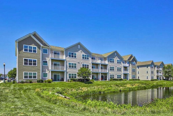 Exterior - Airy condo near the beach with pool, tennis court, WiFi, AC, & washer/dryer (Rehoboth Beach)