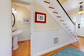 Interior - Elegant house near the ocean with AC, W/D & outdoor space - walk to boardwalk (Rehoboth Beach)