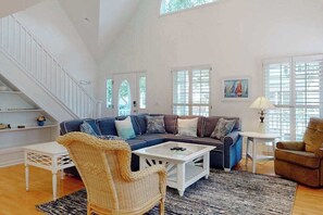 TV, offices - Saltbox home near the ocean with WiFi, central AC, enclosed yard, washer/dryer (Rehoboth Beach)