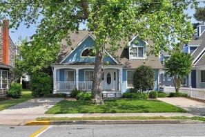 Exterior - Saltbox home near the ocean with WiFi, central AC, enclosed yard, washer/dryer (Rehoboth Beach)