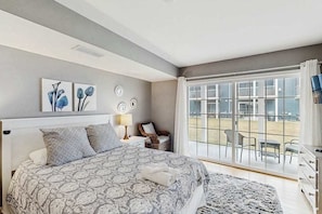 Iron/ironing board, WiFi, bed sheets - Rehoboth Crossing townhome - pool & gym - dog-friendly, fireplace & private W/D (Rehoboth Beach)