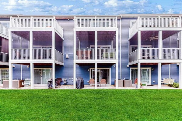 Exterior - Rehoboth Crossing townhome - pool & gym - dog-friendly, fireplace & private W/D (Rehoboth Beach)