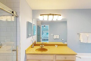 Shower, hair dryer, towels - The Tides townhouse in Rehoboth Beach with pool access (Rehoboth Beach)
