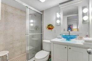 Shower, hair dryer, towels - Sea Colony 8th floor condo w/ free WiFi, balcony, shared pool & ocean view (Bethany Beach)