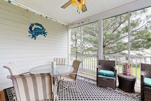 Outdoor dining - Bear Trap Dunes 2nd floor condo w/ balcony, free WiFi, and basketball court (Ocean View)
