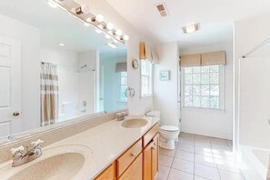 Shower, towels - Bear Trap Dunes house w/ fireplace, free WiFi, board games, and tennis court (Ocean View)