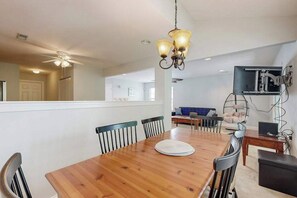 Dining - The Reserves of Nassau townhome w/shared pool, W/D & free WIFI (Lewes)