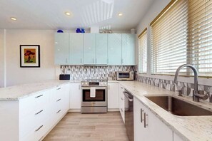 Fridge, microwave, oven, stovetop - Town of Dewey Beach- Inviting newly renovated townhouse with ocean views (Dewey Beach)