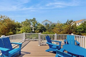 Terrace/patio - Town of Dewey Beach- Inviting newly renovated townhouse with ocean views (Dewey Beach)