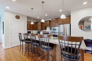 Fridge, microwave, oven, stovetop - Sawgrass at White Oak Creek - townhome with AC, pools & gyms (Rehoboth Beach)