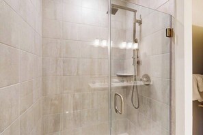 Shower, hair dryer - The Peninsula spacious home w/community pool, hot tub, tennis courts (Millsboro)