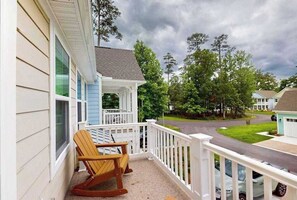 Property grounds - The Peninsula spacious home w/community pool, hot tub, tennis courts (Millsboro)