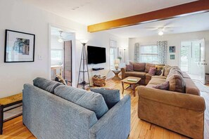 TV, offices - Rehoboth Beach dog-friendly home w/ ocean view, central AC, & fast WiFi (Rehoboth Beach)