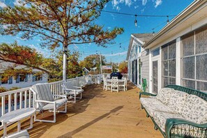 Terrace/patio - Rehoboth Beach pet friendly house w/ private hot tub, deck & fire place (Rehoboth Beach)