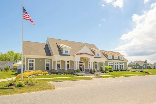 Exterior - Lovely, dog-friendly townhouse near the beach with a pool & washer/dryer (Rehoboth Beach)