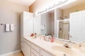 Shower, hair dryer, towels - Creekwood condo with on-site pool & balcony - near shopping/dining (Rehoboth Beach)