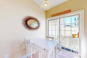 Dining - Dog-friendly Villages of Five Points townhouse with pool, tennis, gym, grill (Lewes)