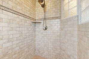 Shower, towels - Dog-friendly home 3.5 blocks to beach w/private hot tub, balconies, firepit, AC (Rehoboth Beach)