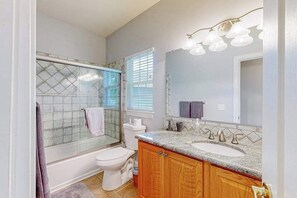 Shower, towels - Light & bright home by great restaurants - 1.5 miles to downtown Rehoboth Beach (Rehoboth Beach)