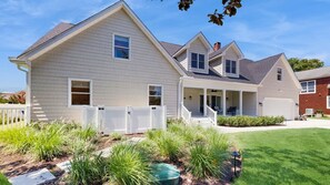 Exterior - Rehoboth Beach spacious house w/private pool, hot tub, close to beach (Rehoboth Beach)