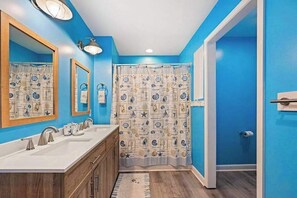 Shower, hair dryer, towels - Rehoboth Beach spacious house w/private pool, hot tub, close to beach (Rehoboth Beach)