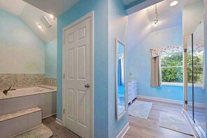 Shower, hair dryer, towels - Rehoboth Beach spacious house w/private pool, hot tub, close to beach (Rehoboth Beach)