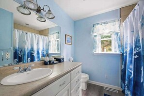 Shower, hair dryer, towels - Rehoboth Beach spacious house w/private pool, hot tub, close to beach (Rehoboth Beach)