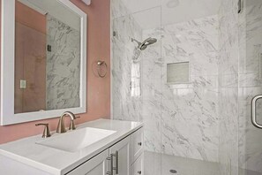 Shower, hair dryer, towels - Rehoboth Beach spacious house w/private pool, hot tub, close to beach (Rehoboth Beach)