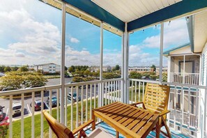 Property grounds - The Villages of Five Points apartment w/community pools, tennis courts, shops (Lewes)