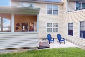 Terrace/patio - The Palms condo near the beach with on-site pool & enclosed patio (Rehoboth Beach)