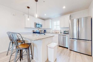 Fridge, microwave, oven, stovetop - Rehoboth Beach House coastal condo with a pool & recently renovated interior (Rehoboth Beach)