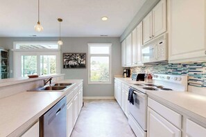 Fridge, microwave, oven, stovetop - Spring Lake Condo with patio, free WIFI, W/D, shared pool (Rehoboth Beach)