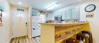 The Palms water-view condo near beach with outdoor pool, streaming, balcony, AC