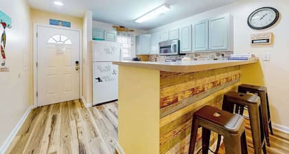 The Palms water-view condo near beach with outdoor pool, streaming, balcony, AC