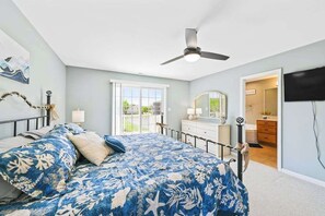 Iron/ironing board, WiFi, bed sheets - The Tides condo with enclosed porch, balcony, fireplace, bikes, pool & hot tub (Rehoboth Beach)